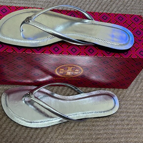 Tory Burch Chelsea Leather Flip Flop - Picture 13 of 15